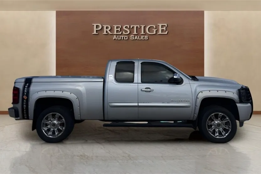2011 Chevrolet Silverado 1500 LT photo 1