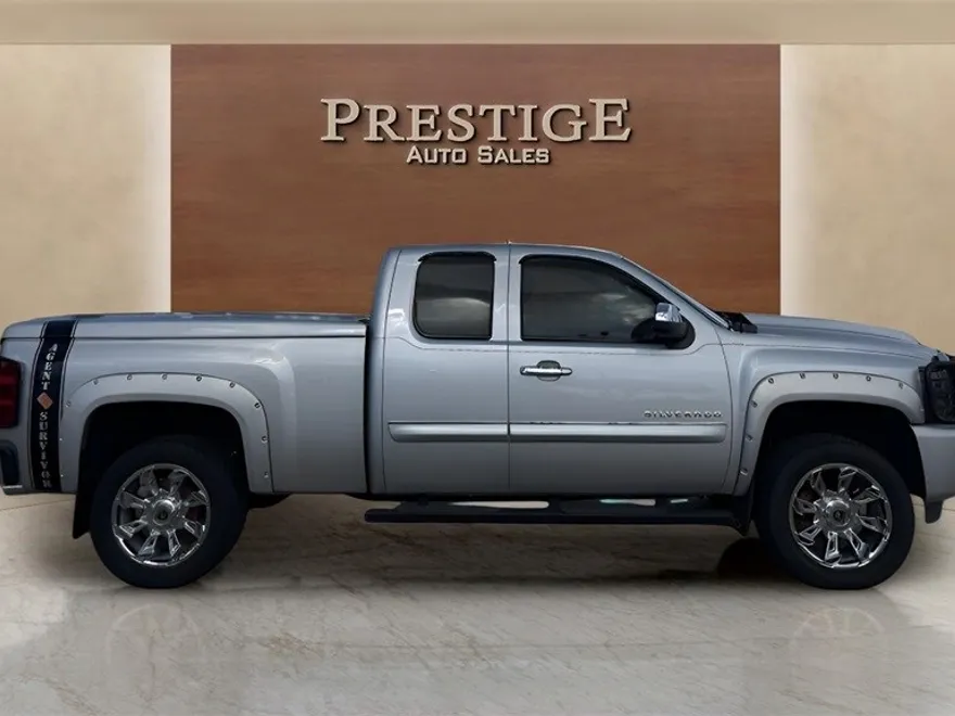 2011 Chevrolet Silverado 1500 LT photo 1
