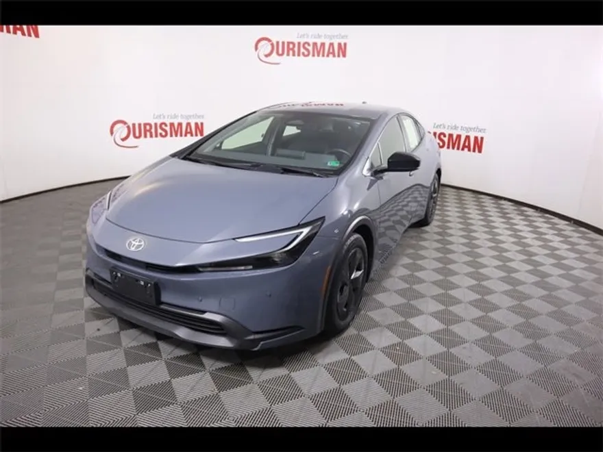 2024 Toyota Prius LE photo 1