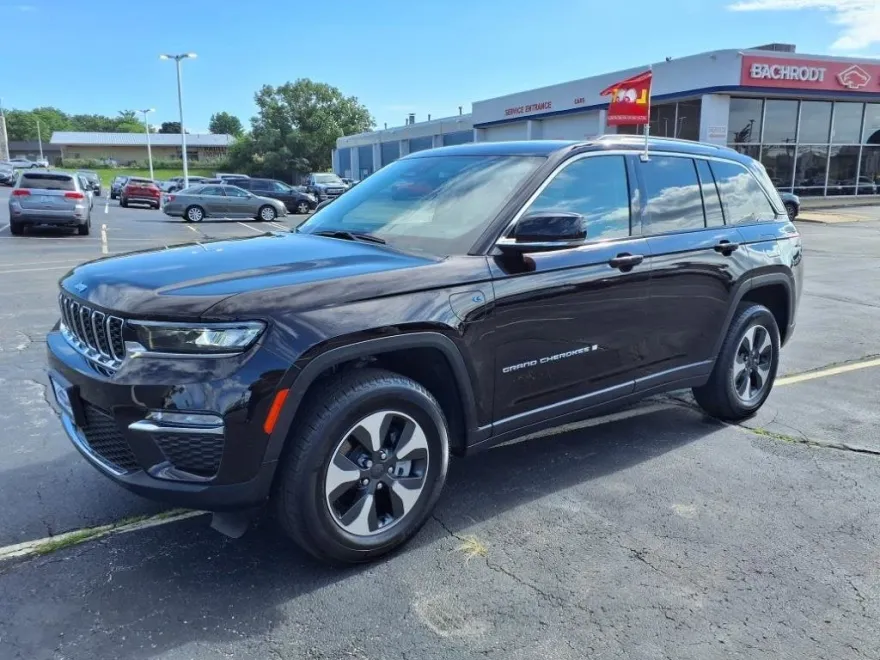2022 Jeep Cherokee Limited 4xe photo 1