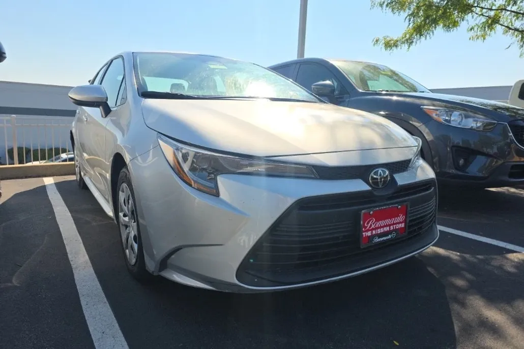 2024 Toyota Corolla LE photo 1