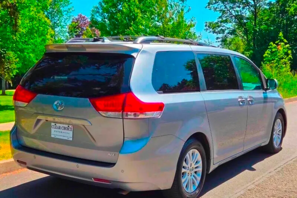 2012 Toyota Sienna XLE photo 1