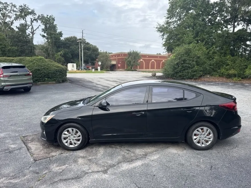 2019 Hyundai Elantra SE photo 1