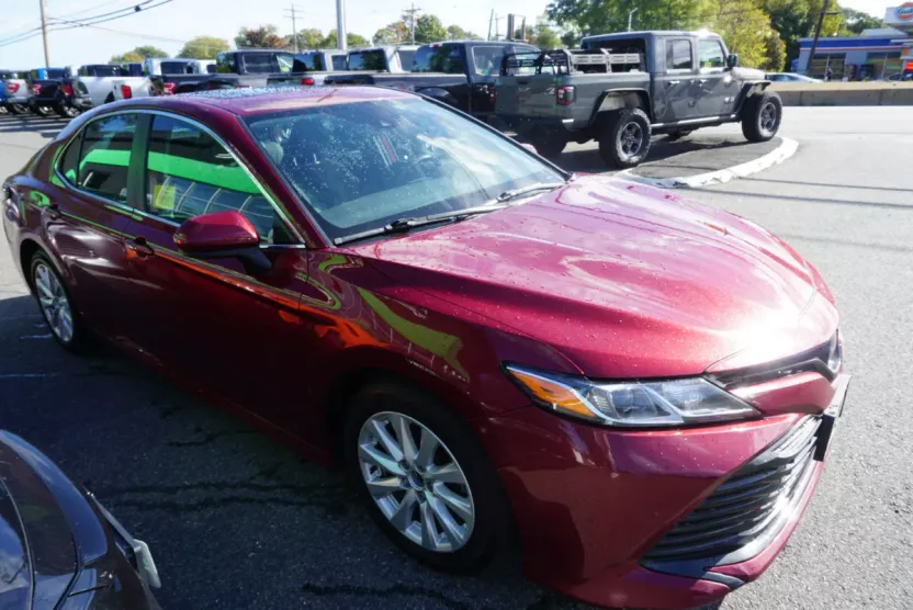 2020 Toyota Camry LE photo 1