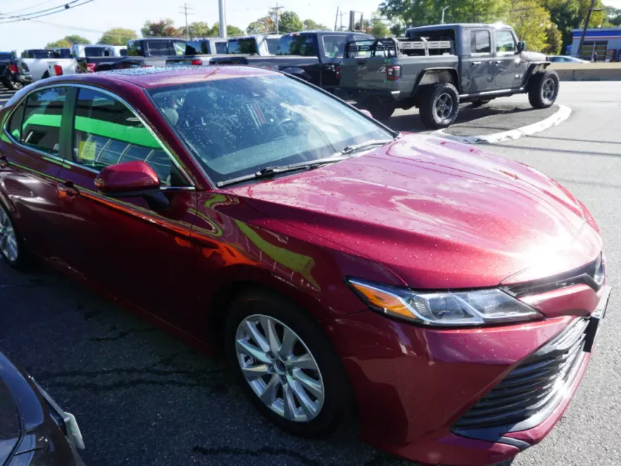 2020 Toyota Camry LE photo 1
