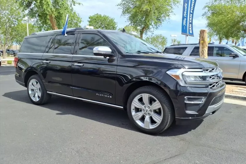 2024 Ford Expedition MAX Platinum photo 1