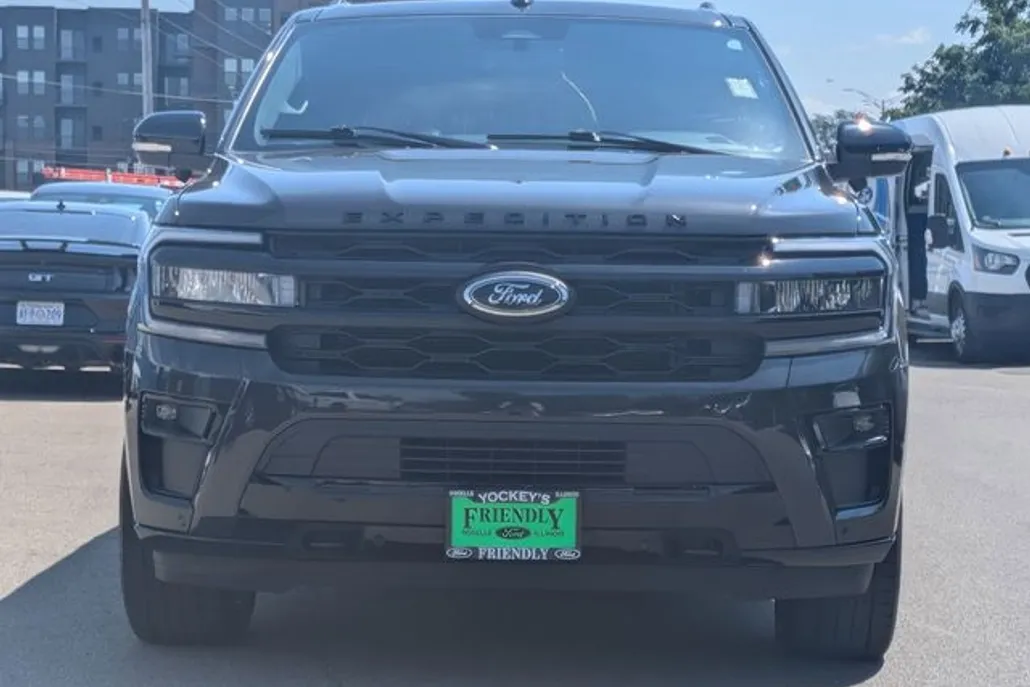 2022 Ford Explorer XLT photo 1