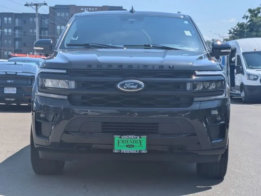 2022 Ford Explorer XLT photo 1
