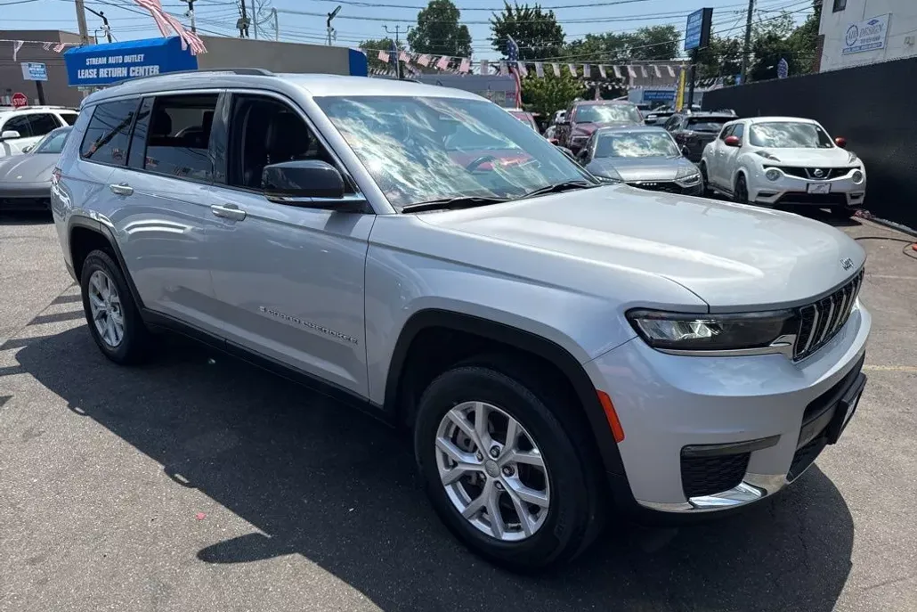 2022 Jeep Grand Cherokee Limited photo 1