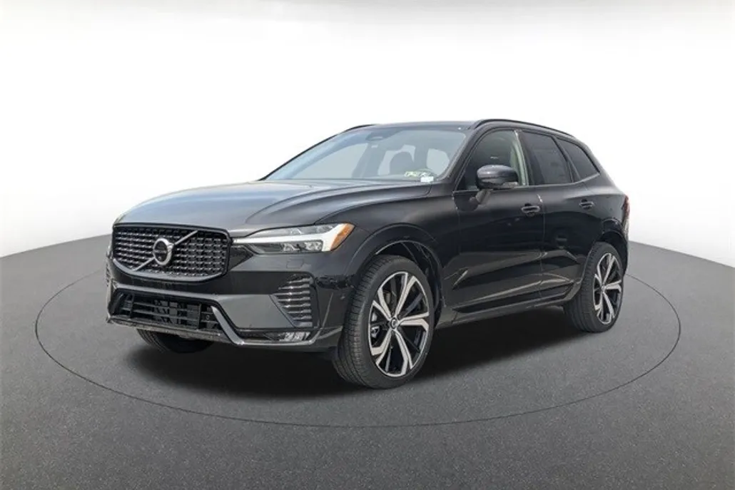 2025 Volvo XC60 B5 photo 1