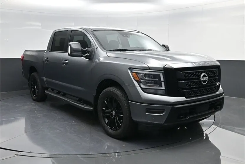 2023 Nissan Titan SV photo 1