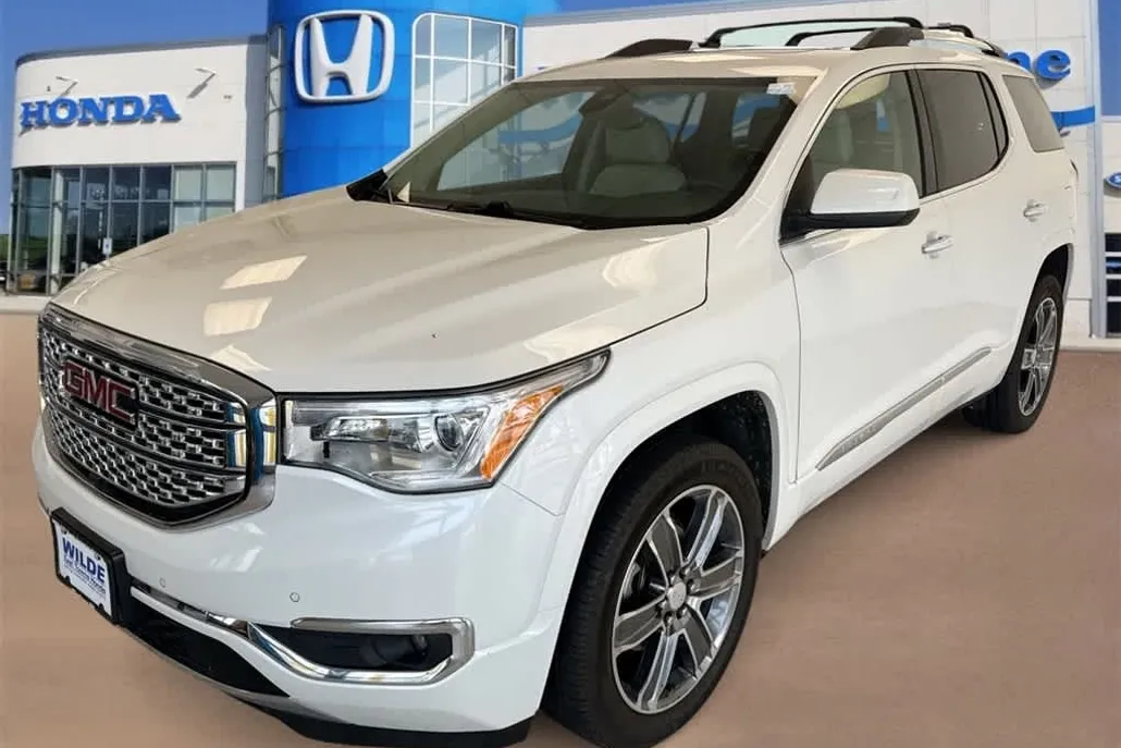 2019 Gmc Acadia Denali photo 1
