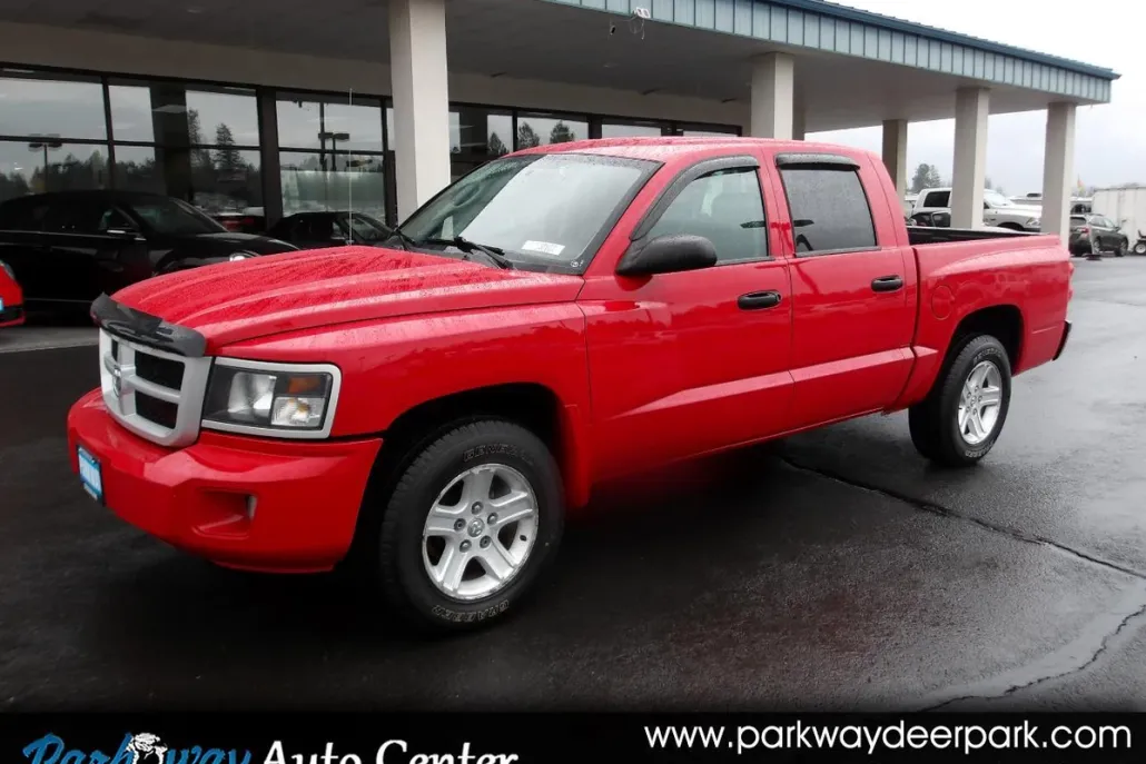 2010 Dodge Dakota SXT photo 1