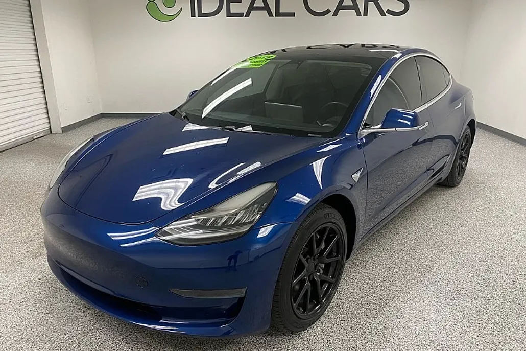 2019 Tesla Model 3 Standard Range Plus photo 1
