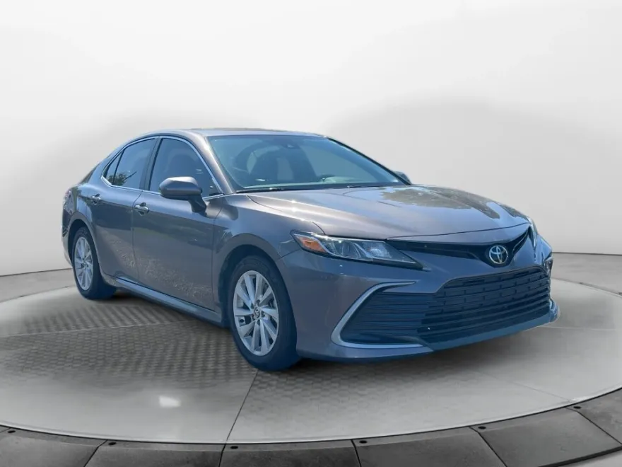2021 Toyota Camry LE photo 1