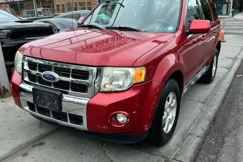 2010 Ford Escape Limited photo 1