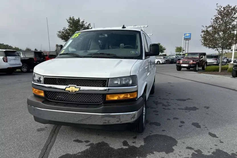 2025 Chevrolet Express Cargo 2500 photo 1