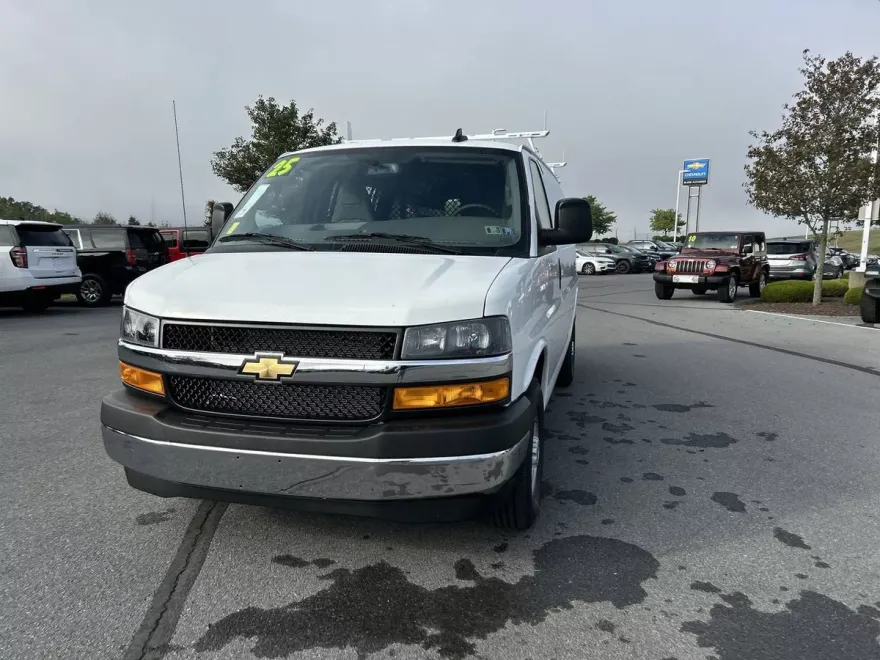 2025 Chevrolet Express Cargo 2500 photo 1