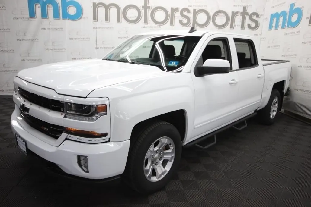 2017 Chevrolet Silverado 1500 LT photo 1
