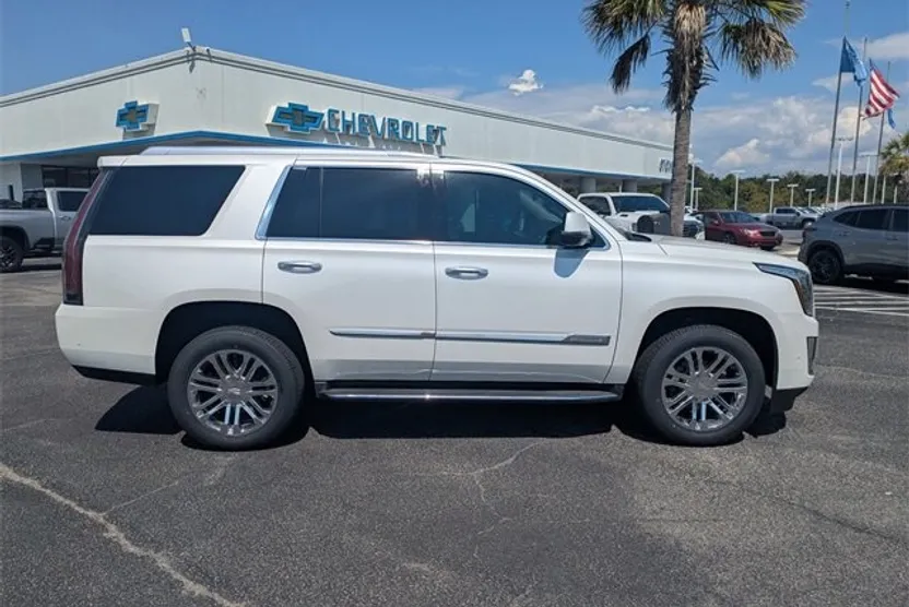2018 Cadillac Escalade photo 1