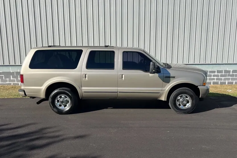 2004 Ford Excursion Limited photo 1