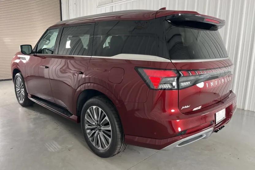 2025 Infiniti QX80 Luxe photo 1