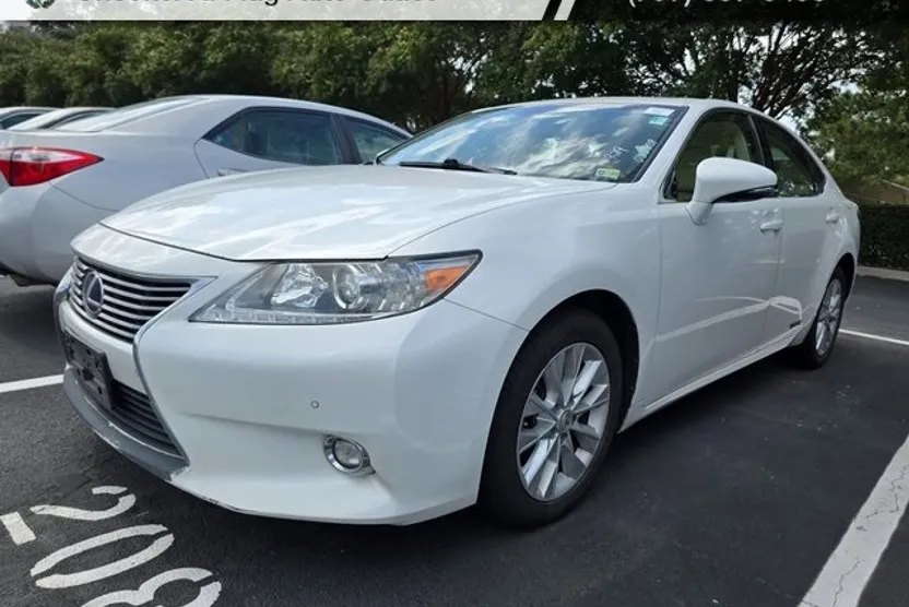 2015 Lexus ES 300h photo 1