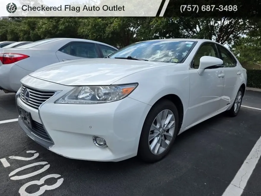 2015 Lexus ES 300h photo 1