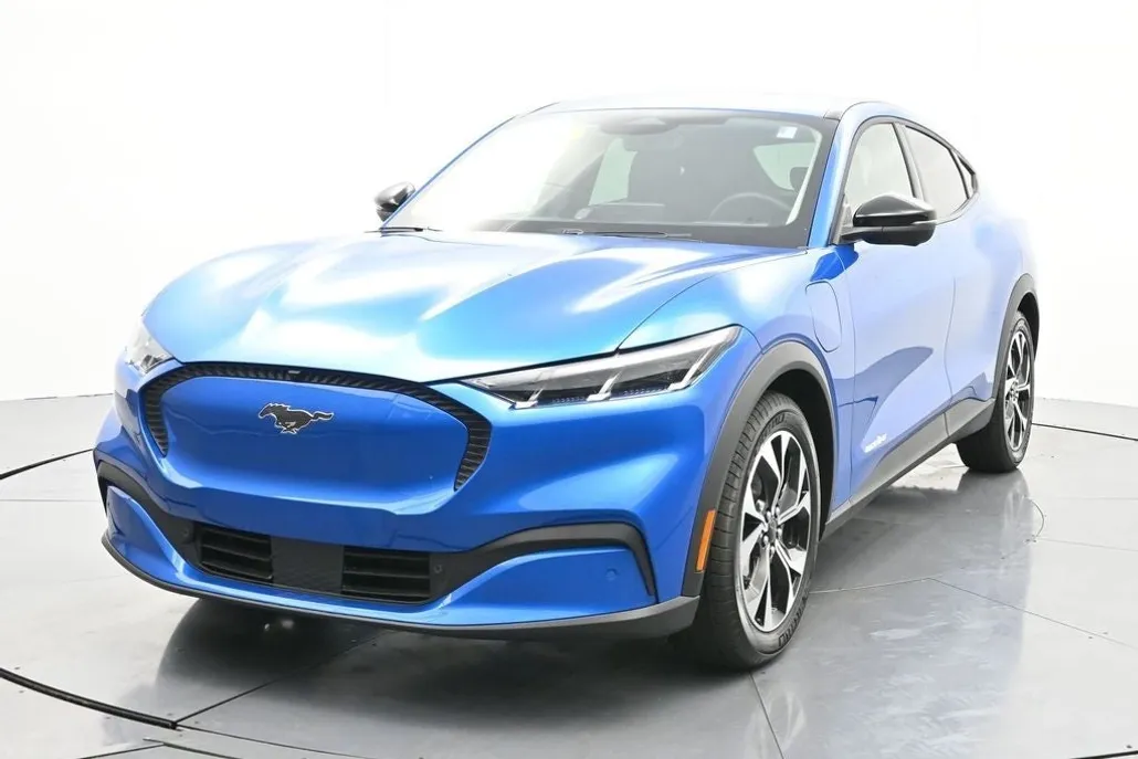 2025 Ford Mustang Mach-E Select photo 1