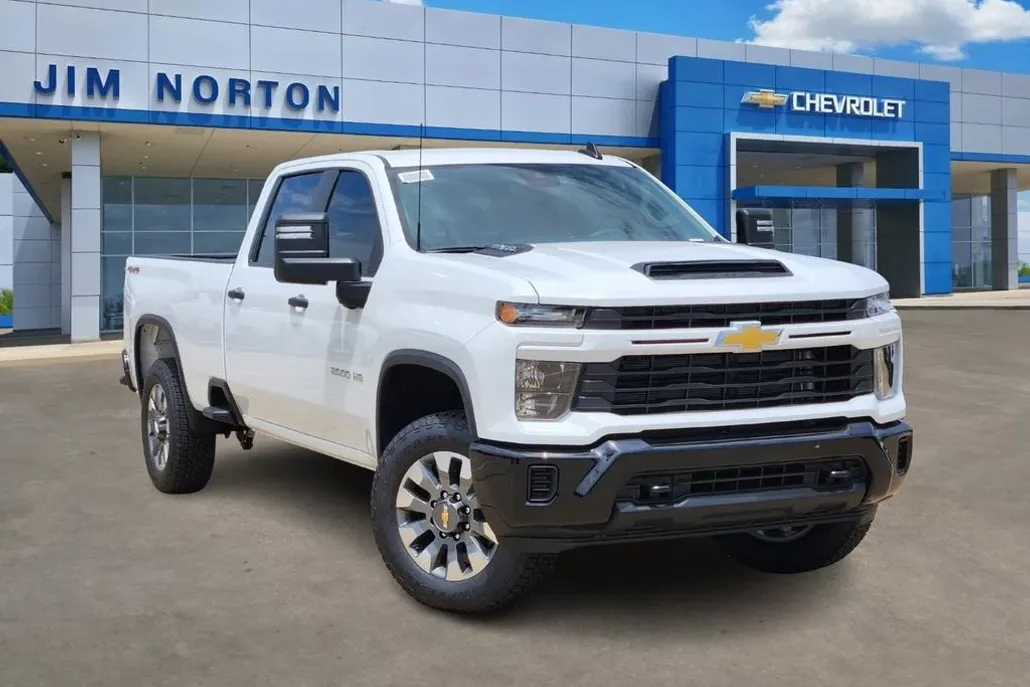 2025 Chevrolet Silverado 2500HD Custom photo 1