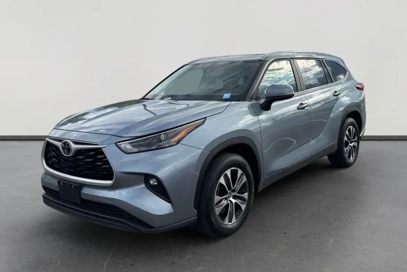 2023 Toyota Highlander L photo 1