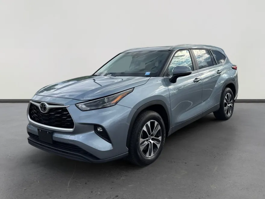 2023 Toyota Highlander L photo 1