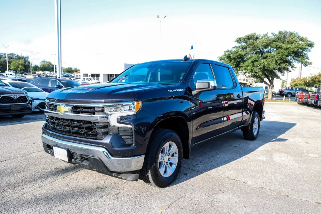 2024 Chevrolet Silverado 1500 LT photo 1