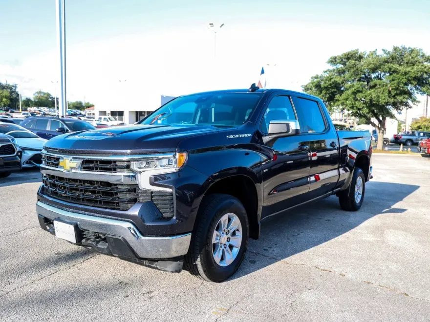 2024 Chevrolet Silverado 1500 LT photo 1