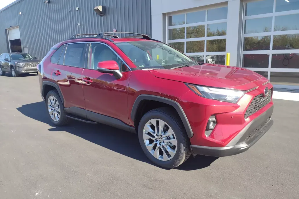 2025 Toyota RAV4 XLE Premium photo 1