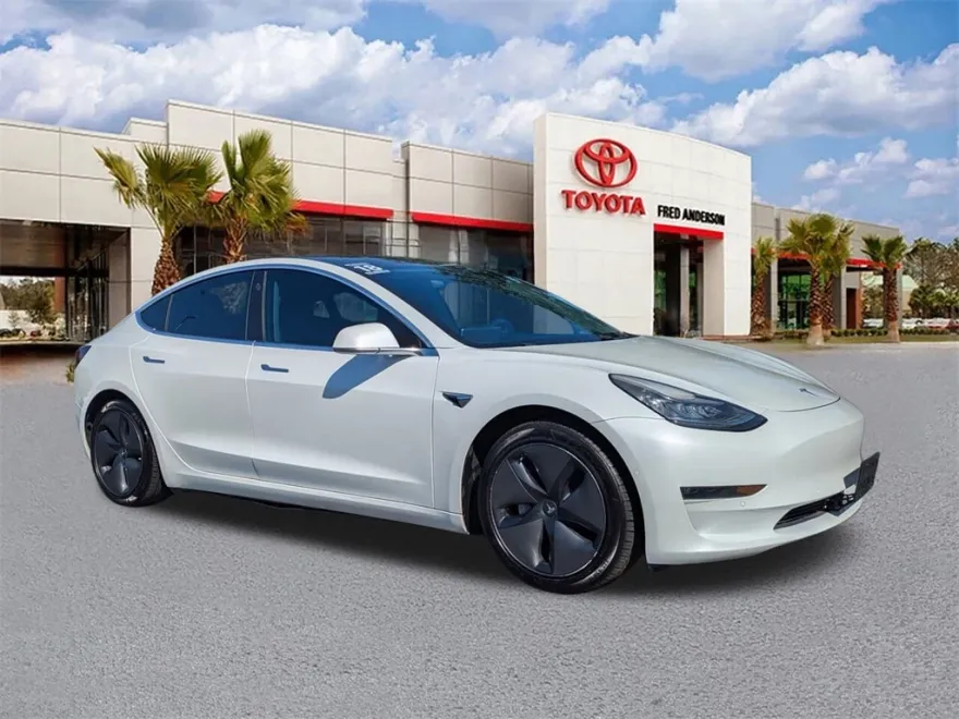 2018 Tesla Model 3 Long Range photo 1