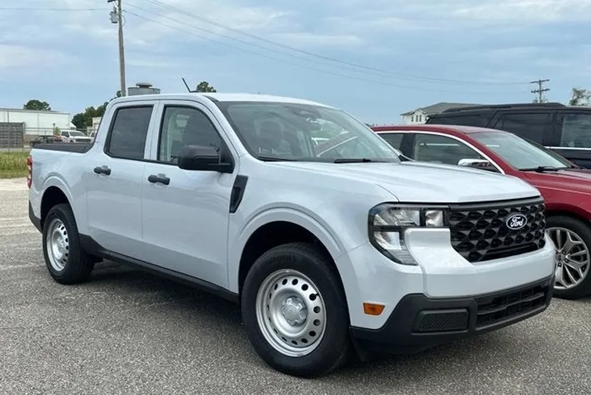 2025 Ford Maverick XL photo 1