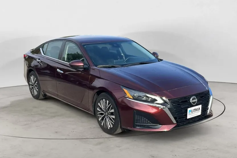 2023 Nissan Altima 2.5 SV photo 1