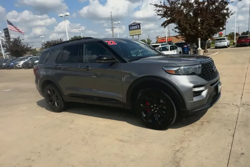 2022 Ford Explorer ST photo 1