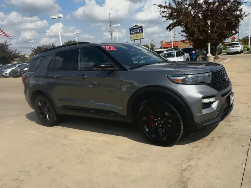 2022 Ford Explorer ST photo 1