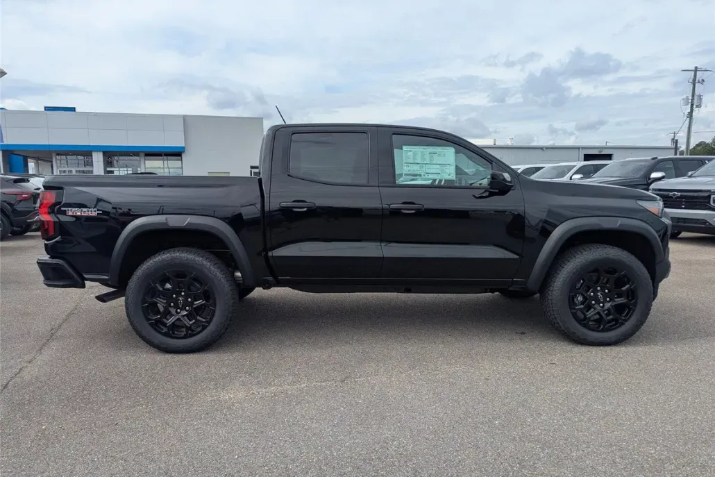 2026 Chevrolet Colorado Trail Boss photo 1