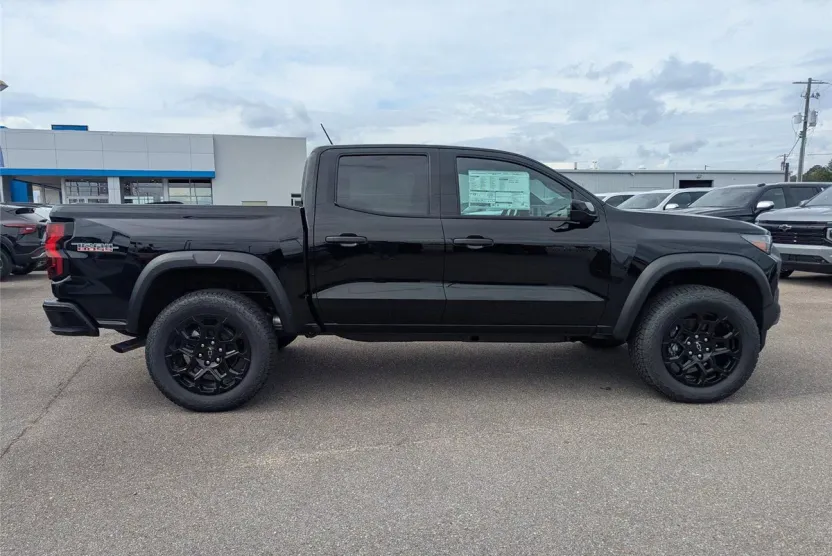 2026 Chevrolet Colorado Trail Boss photo 1