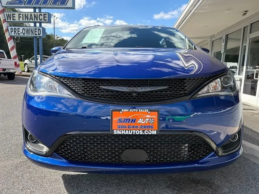 2020 Chrysler Pacifica Touring L photo 1