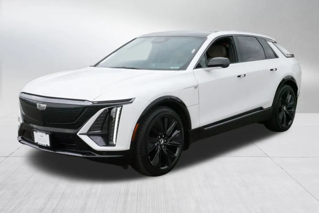 2024 Cadillac Lyriq Sport photo 1