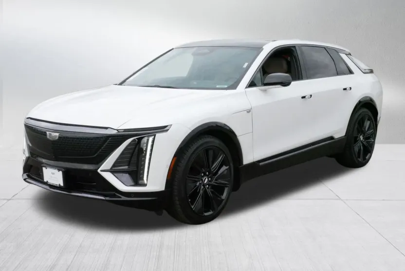 2024 Cadillac Lyriq Sport photo 1