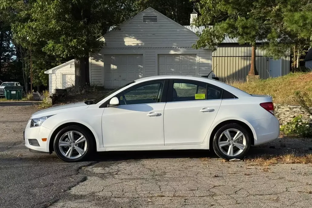 2012 Chevrolet Cruze LT photo 1