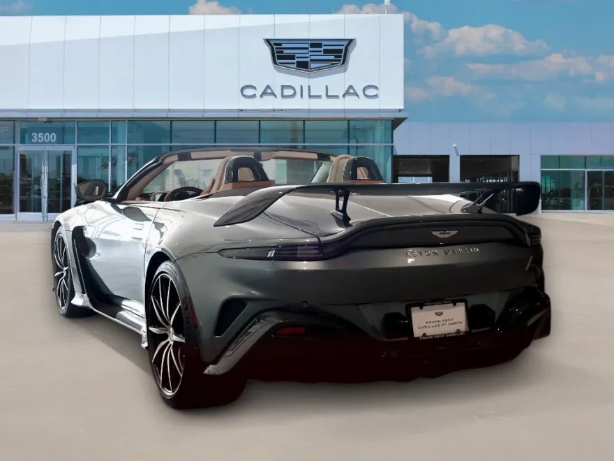 2023 Aston Martin V12 Vantage photo 1