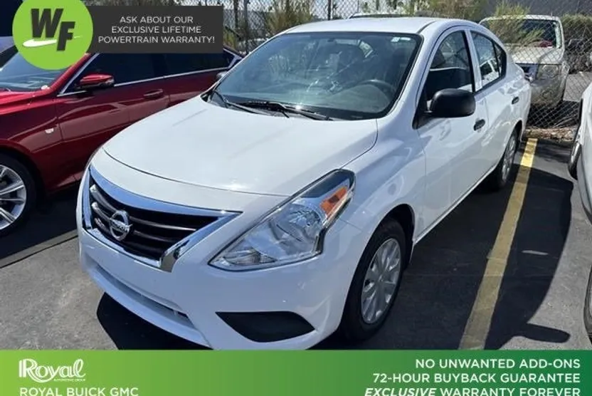 2015 Nissan Versa 1.6 S photo 1