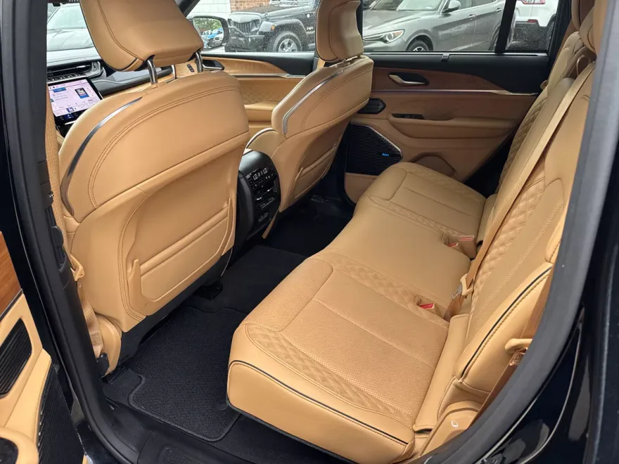 2022 Jeep Grand Cherokee Summit Reserve photo 1