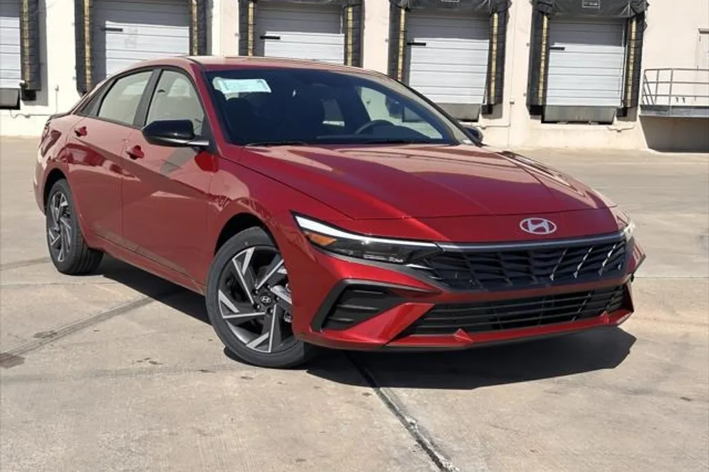 2025 Hyundai Elantra SEL Sport photo 1